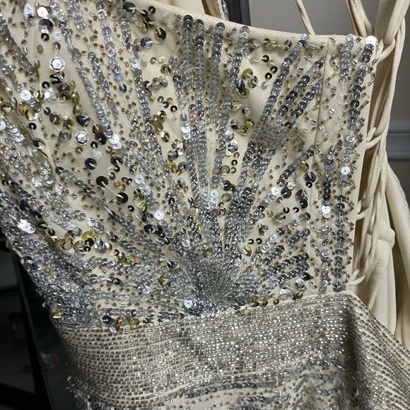 MAC DUGGAL One Shoulder, Corset Lace Back Gown With Leg Slit and Beaded Belt. 16 - Picture 10 of 10